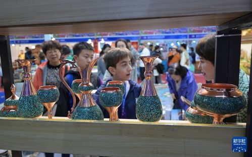 多國工藝品齊聚中俄博覽會，工藝美術品及禮儀用品銷售火爆